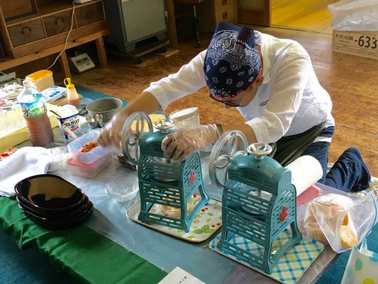 百市の「柿氷」制作中